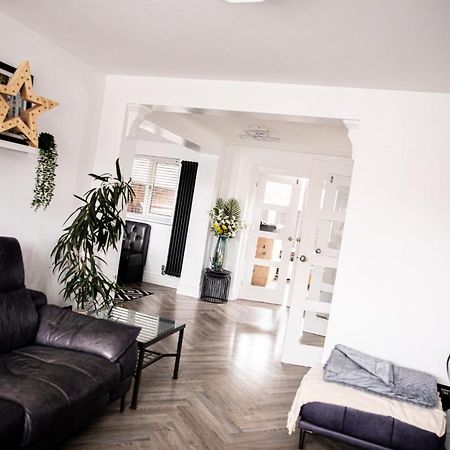 Inviting 3-Bed House In מנצ'סטר מראה חיצוני תמונה